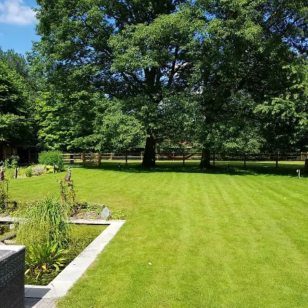 The Two Oaks - Private Garden For Guests *